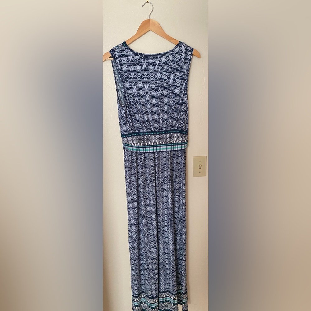 Sleeveless long flowing dress